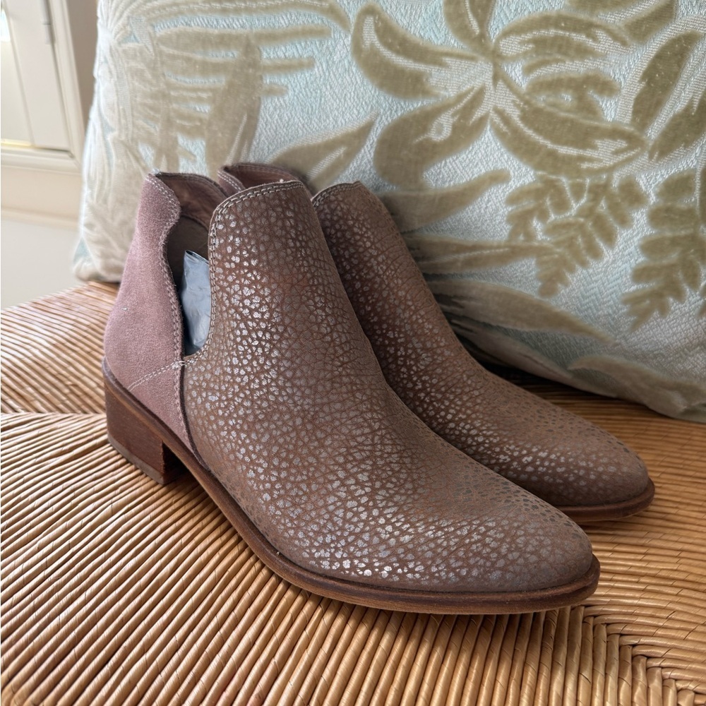 Kaanas Ankle Boots